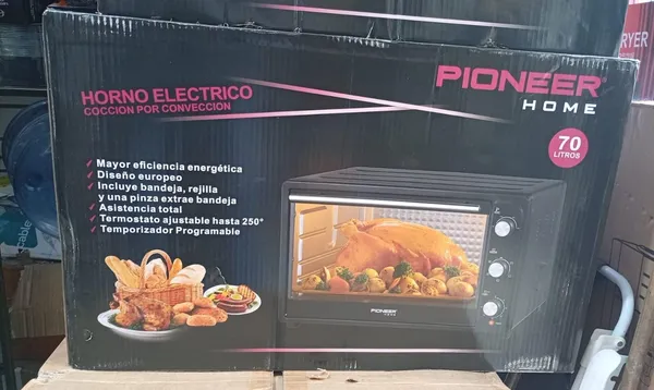 HORNO ELÉCTRICO PIONEER 70lts incluye bandeja y parrilla una pinza extrae bandeja termostato ajustable hasta 250g temporizador programable