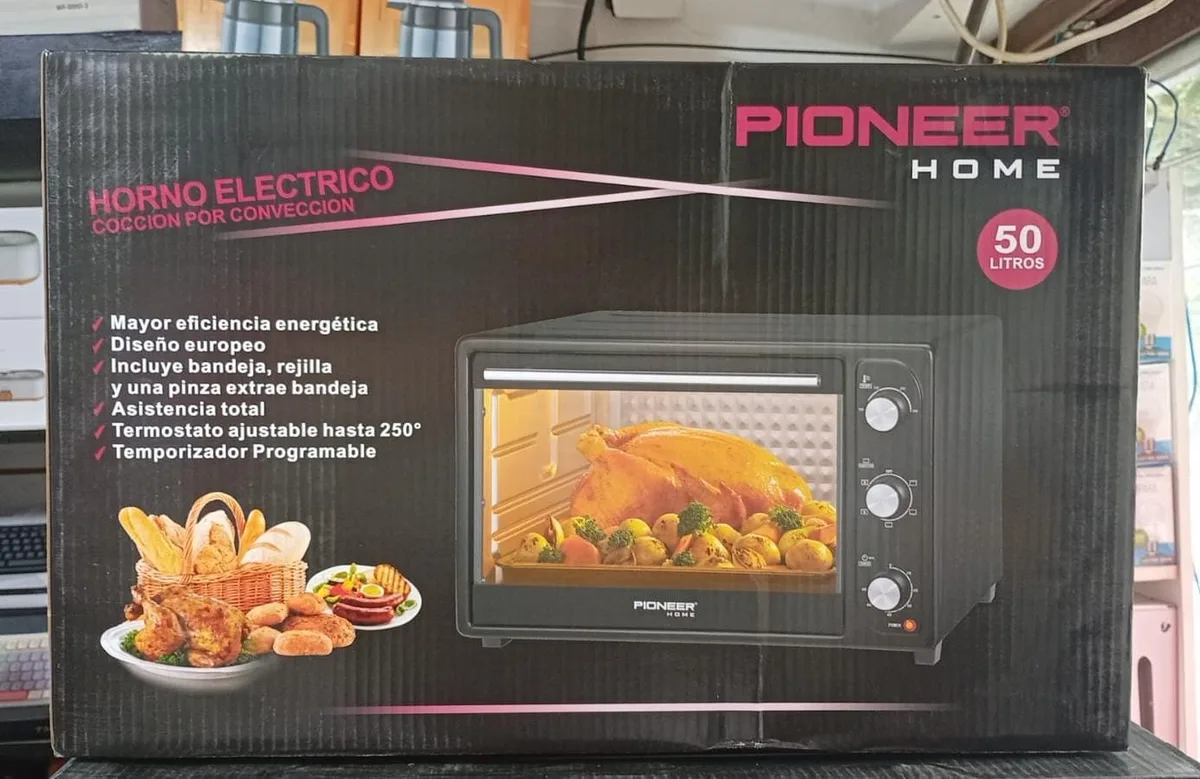 HORNO ELÉCTRICO PIONEER 50lts incluye bandeja y parrilla una pinza extrae bandeja termostato ajustable hasta 250g temporizador programable